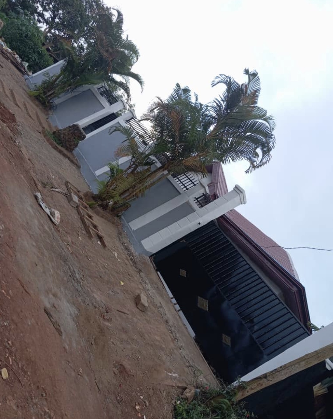 Maison rénovée avec finitions extérieures, Bangangté